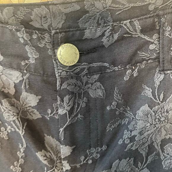 Style & Co Floral‎ Blue Textured Wash Tapered Jeans Women's Size 8 - Picture 3 of 7